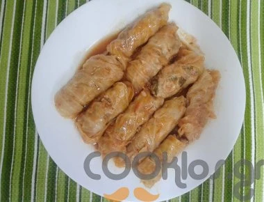 Η συνταγή της ημέρας: Λαχανοντολμάδες με σάλτσα ντομάτας